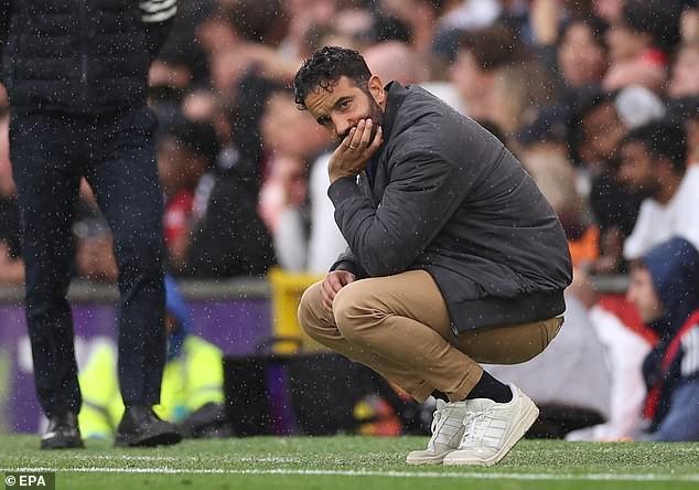 记者：阿莫林要想在曼联获得成功，需先解决球队心理脆弱问题